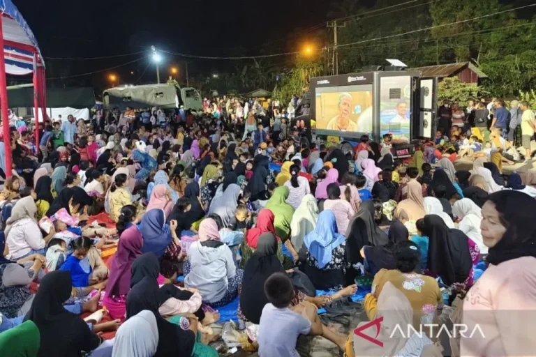 Ada Nobar Film hingga Berbagi Mainan di Malam Tahun Baru Posko Batu Hula