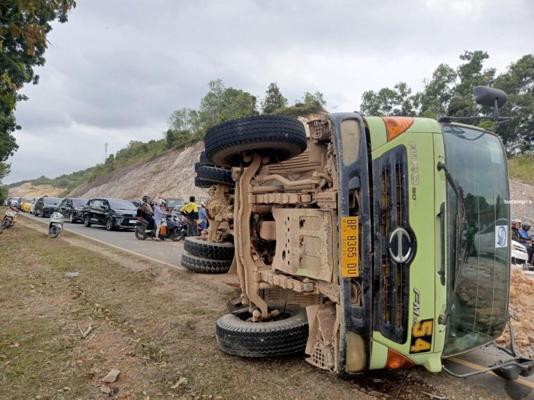 Kerap Kecelakaan, Truk Dilarang Beroperasi Pada Jam Sibuk
