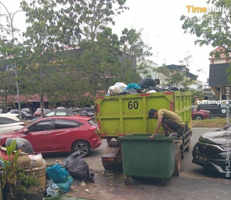 DLH Bantah Isu Sampah Tak Diangkat Hingga 5 Hari di Pusat Kota