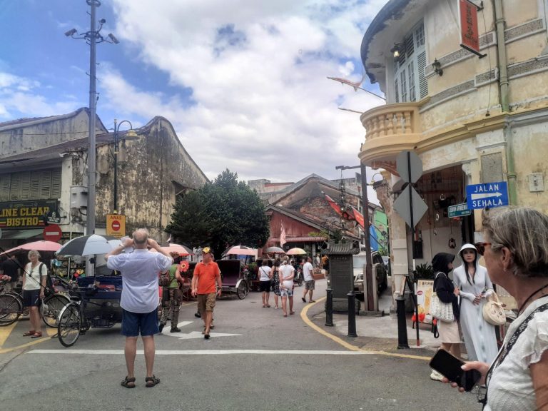 Malaysia Perketat Aturan Kebersihan, Meludah dan Buang Sampah Bisa Didenda RM2.000