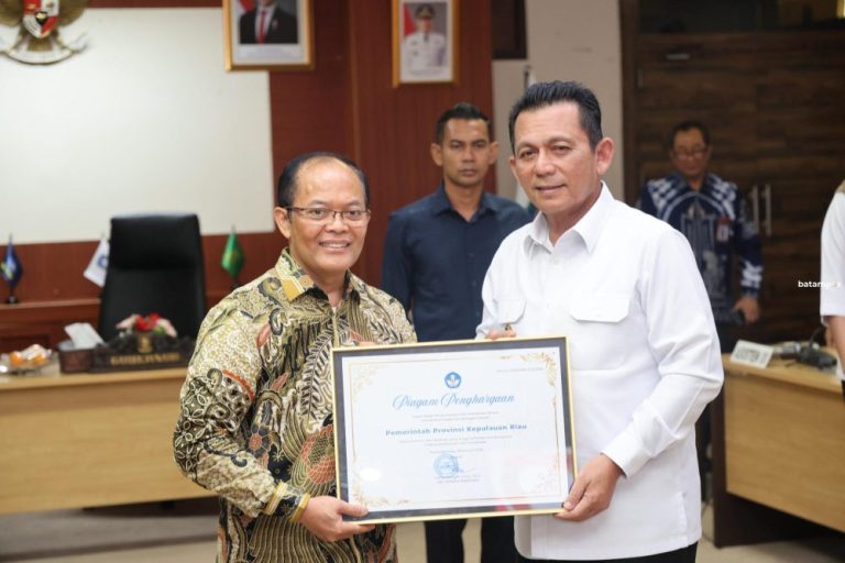 Gubernur Ansar Teken Nota Kesepakatan Penguatan Penggunaan Bahasa Indonesia di Kepri