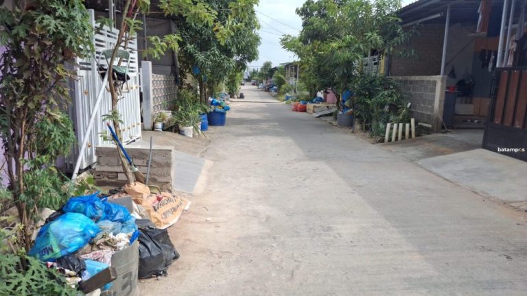 Tak Diangkut Sebulan, Sampah Menumpuk di Perumahan Gesya Enternal Marina