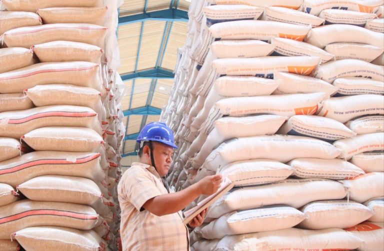Mentan Ingatkan Distributor di Batam untuk Serap Beras Bulog, Jangan Tergantung Impor