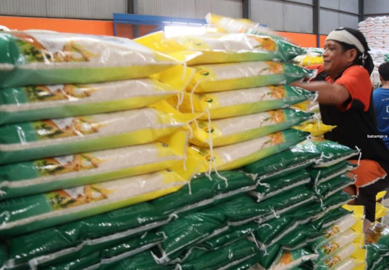 Belum Ada Respons Distributor, 1.250 Ton Beras Premium asal Makassar Tetap Masuk Kepri