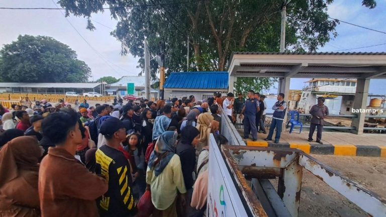 Penumpang dan Motor Dominasi Arus Balik di Pelabuhan ASDP Tanjunguban