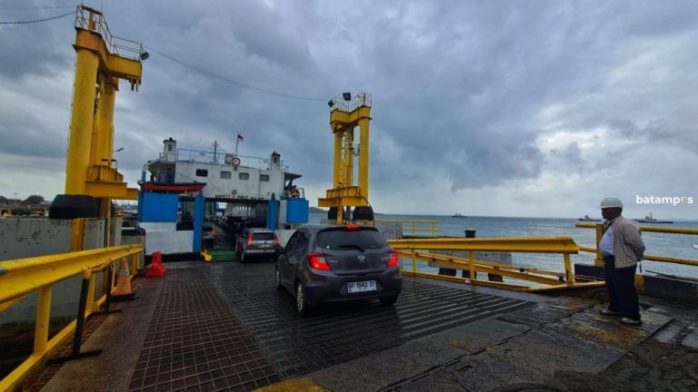 Arus Balik Tahun Baru, Lebih dari 2.000 Penumpang Padati ASDP Tanjunguban