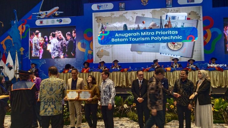 Wisuda Berkelas Internasional, Lulusan Poltekpar Batam Ikuti Prosesi dari AS hingga Hong Kong