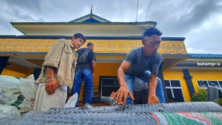 Beri Bantuan Alat Tangkap dan Benih Ikan ke Nelayan, Bupati Bintan: Jangan Dijual!