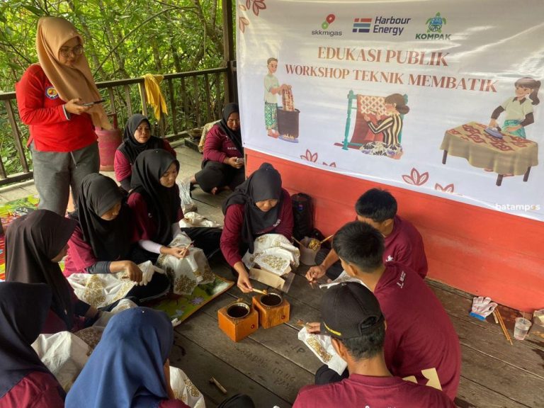 Workshop Batik Mangrove di Jemaja Tanamkan Kesadaran Lingkungan Pelajar