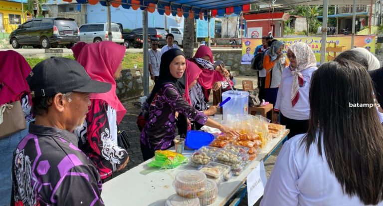 Teluk Sasah Tuan Rumah Pasar Desa Peringati Hari Desa Nasional di Bintan