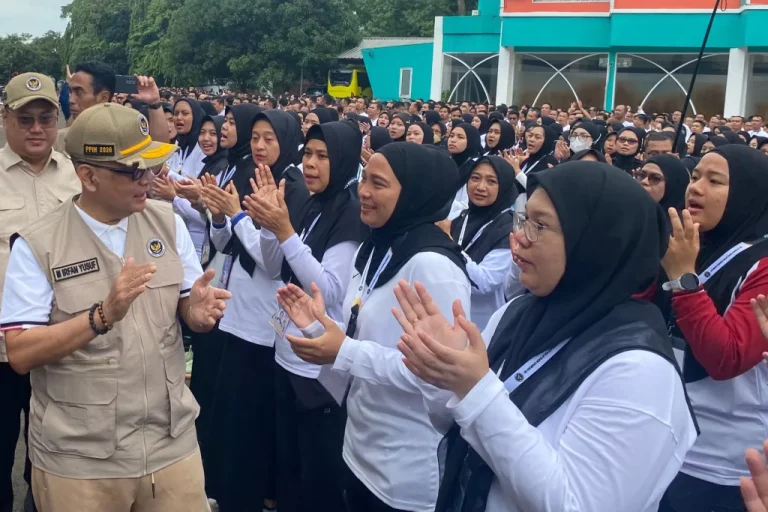Menteri Haji Ingatkan PPIH: Lepas Identitas Instansi, Fokus Layani Jamaah
