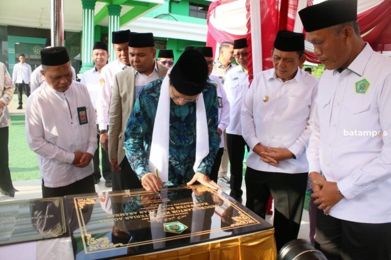 Kunjungi Kemenag Kepri, Menag Nasaruddin Umar Tekankan Ikhlas, Syukur, dan Sabar bagi ASN