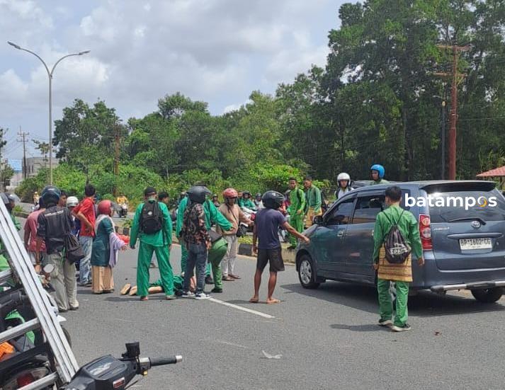 Tiga Pelajar SMA Kecelakaan di Batu 14 Tanjungpinang, Satu Siswi Luka Parah
