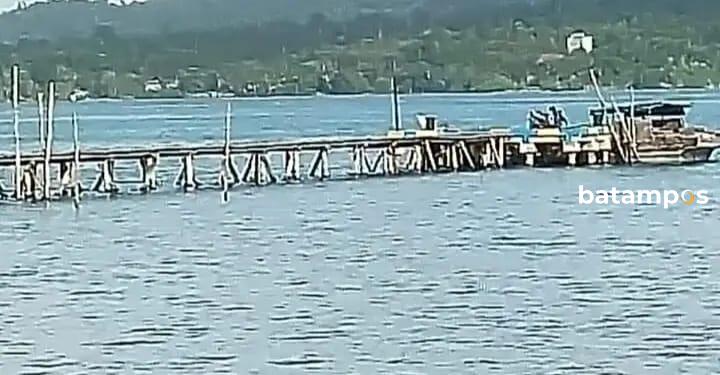 Kapal Diduga Angkut Kayu Ilegal Ditangkap di Perairan Tanjung Kelit Lingga
