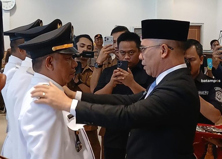 Bupati Anambas Rombak Besar-besaran Camat dan Lurah, HP Wajib Aktif 24 Jam