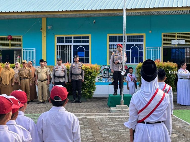 Di Balik Seragam Cokelat, Ipda Vicky Satria Irawan Tanamkan Mimpi Anak-anak Tarempa