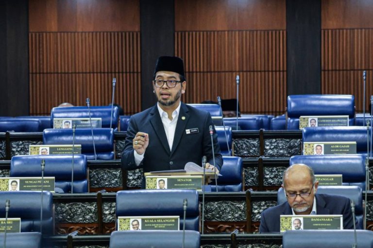 Picu Kontroversi, Menteri Malaysia Kaitkan Stres Kerja dengan LGBT