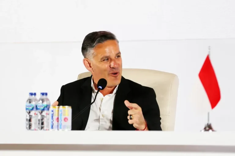 Seleksi Diam-Diam Dimulai, Herdman Sisir Liga Indonesia dari Pinggir Lapangan