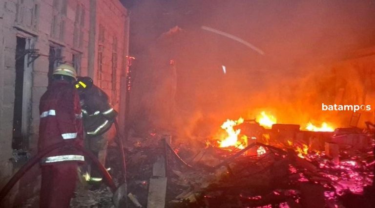 Kebakaran di Sebong Pereh Bintan, Tiga Rumah dan Lima Motor Hangus