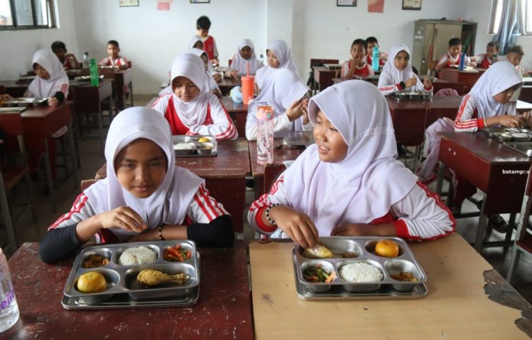 MBG Kembali Disalurkan di SDN 010 Batam Kota Usai Libur Dua Pekan