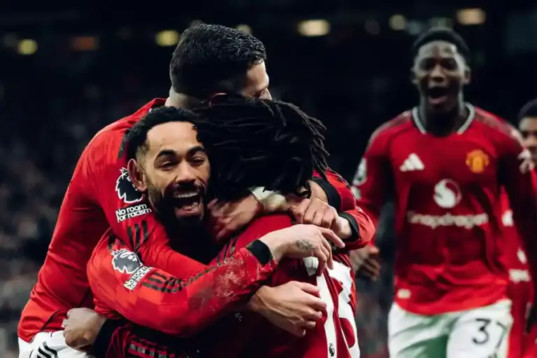 Derby Manchester: Man United Bungkam City 2-0, Carrick Debut Manis