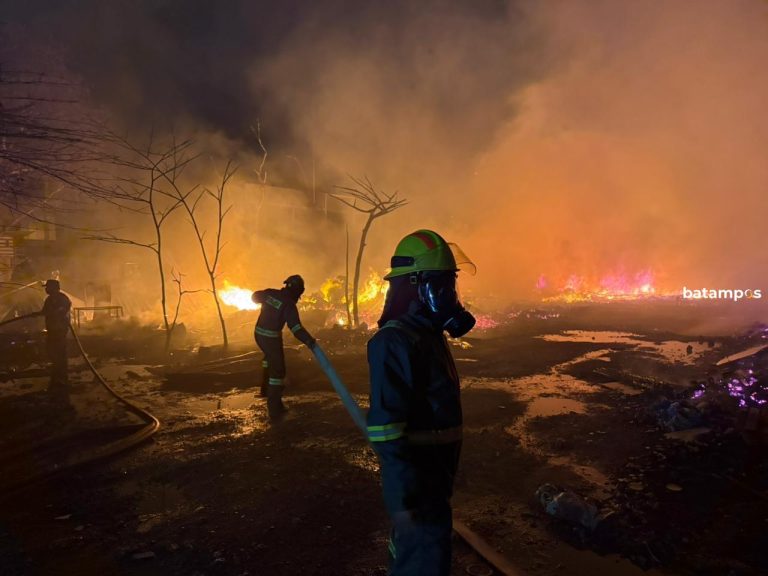 Kronologi Kebakaran Angkringan Mega Legenda dan Pemadaman Api