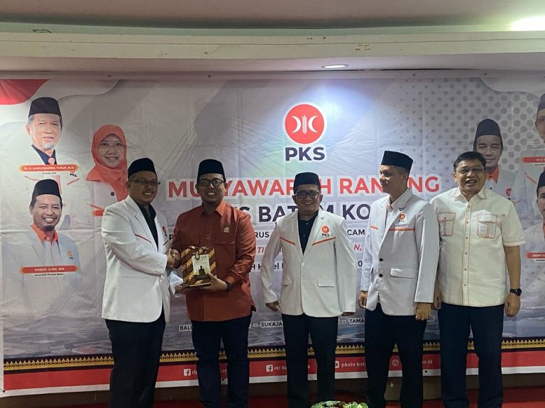 PKS Batam Kota Awali Kepengurusan Baru dengan Peluncuran Buku “Batam 2045”