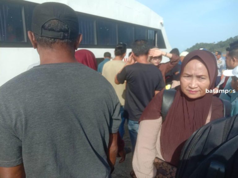 Libur Sekolah Berakhir, Dua Pelabuhan di Lingga Dipadati Penumpang