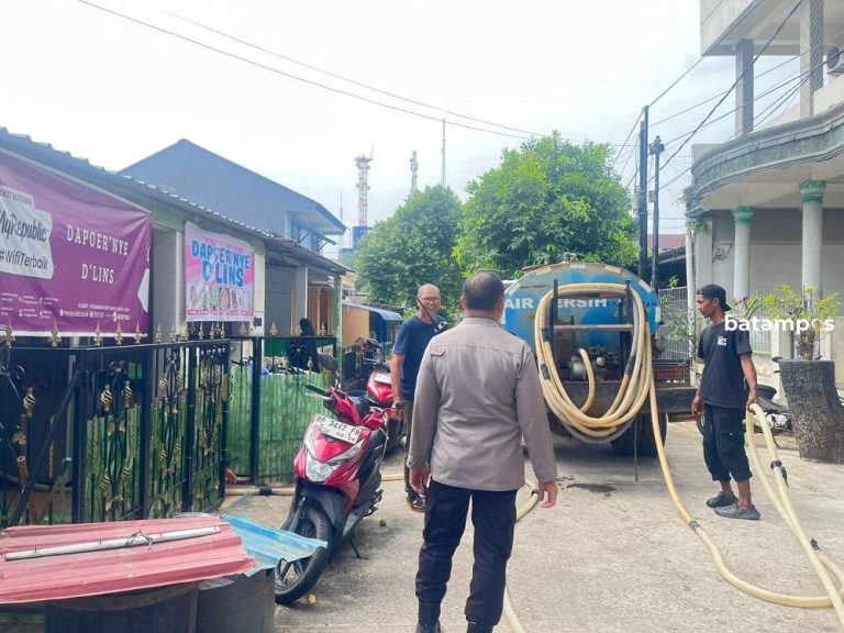 Suplai Air Bersih Lewat Tangki Bantu Warga Batuampar, Aliran Air Berangsur Normal