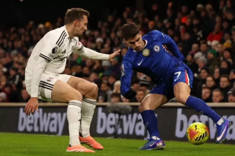 Main 10 Orang, Chelsea Takluk 1-2 dari Fulham di Craven Cottage