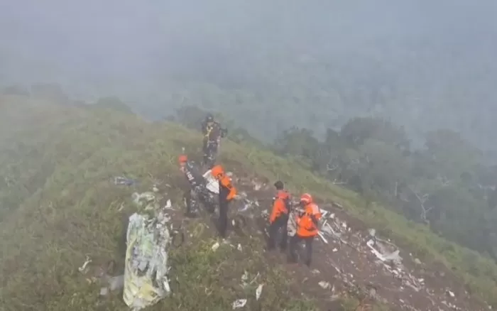 Serpihan Pesawat ATR 42-500 Ditemukan di Puncak Bulusaraung