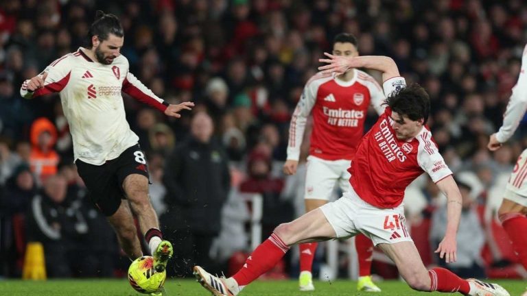 Arsenal Gagal Jauhi Manchester City