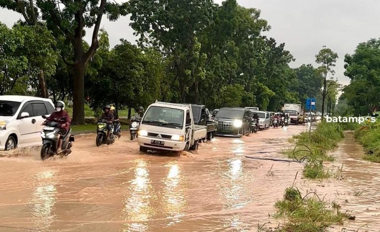 Antisipasi Banjir di Batuaji, Drainase Sepanjang 1 Km Dibersihkan