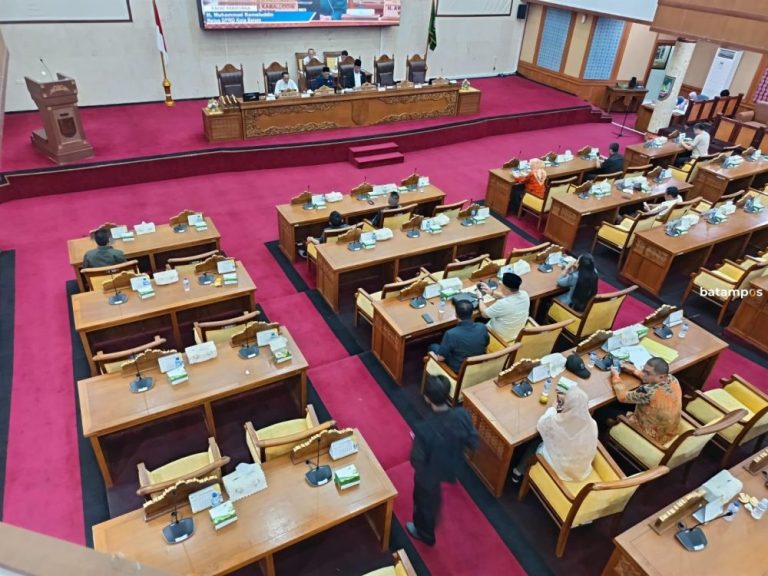 Banyak Kursi Kosong Warnai Rapat Paripurna Perdana DPRD Batam 2026