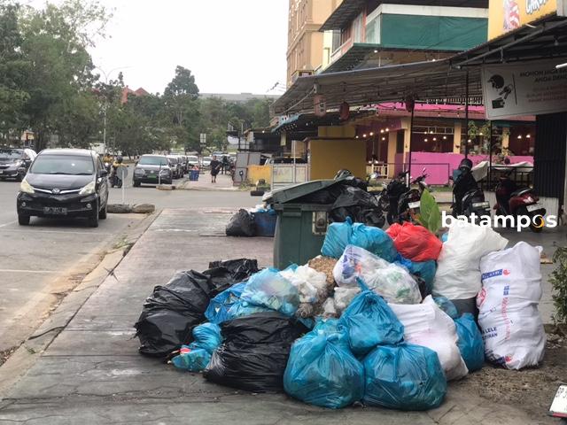 Iuran Rutin Dibayar, tapi Sampai Lima Hari Sampah Tak Diangkat di Pusat Kota