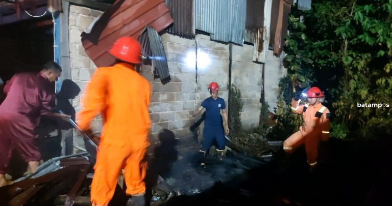 Lahan Kosong Terbakar di Kijang, Warga Jalan Pasar Berdikari Panik