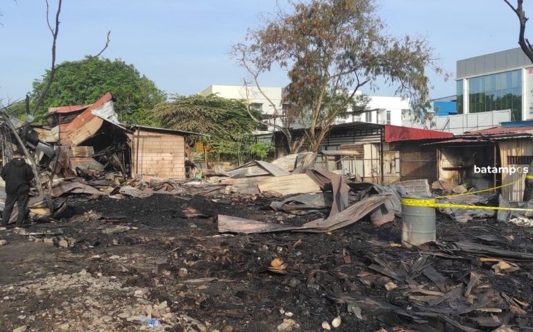Kebakaran Pasar Kuliner Mega Legenda Diduga Dipicu Bakaran Sampah