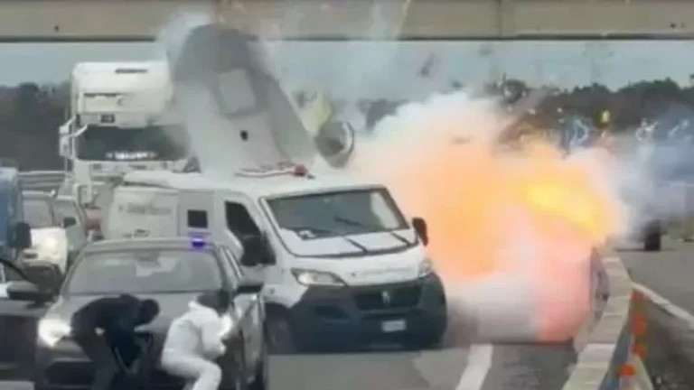 Perampokan Bergaya Hollywood Guncang Italia Selatan, Mobil Uang Diledakkan di Jalan Raya Brindisi–Lecce