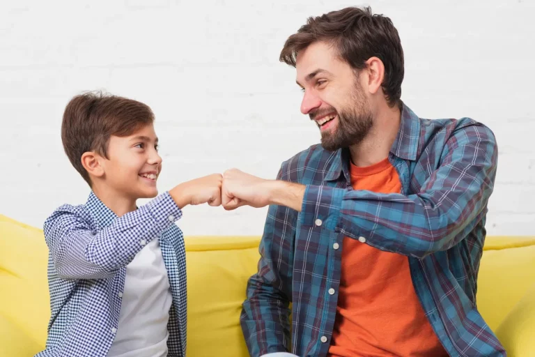 Jarang Diketahui! Ini 5 Ciri Fisik yang Diwariskan Ayah pada Anaknya