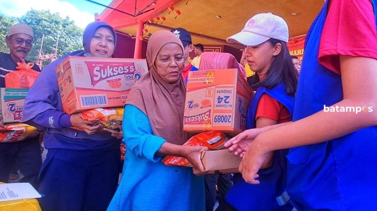 Sambut Imlek, Vihara Dharma Shanti Tanjunguban Bagi 1.360 Paket Sembako