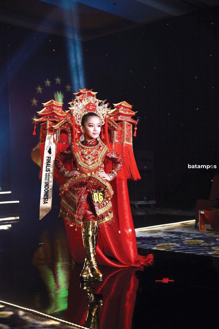 Dua Mahkota di Usia 9 Tahun, Langkah Kecil yang Menembus Panggung Besar