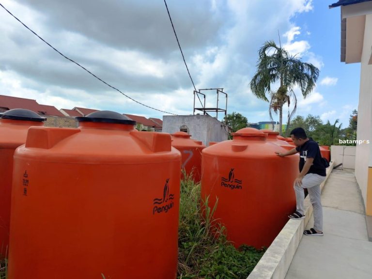 Krisis Air Bersih di Pinang Mas Residence Tanjungpinang, Warga Beli Air Tangki