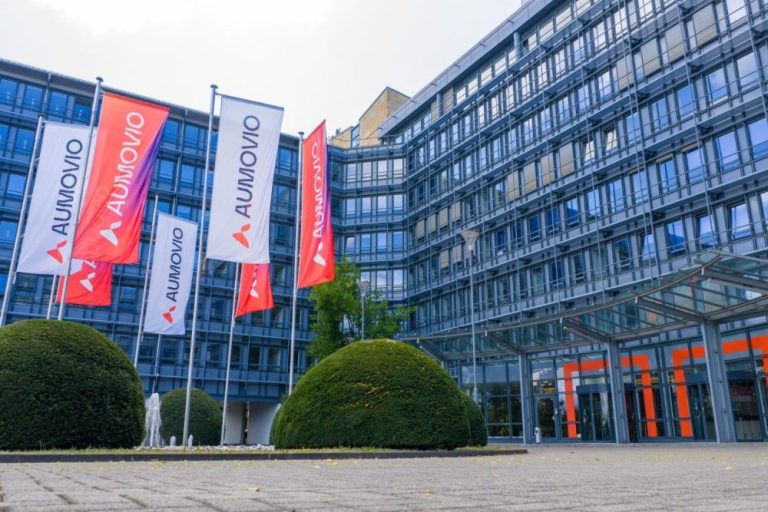 Industri Otomotif Tertekan, Aumovio Rencanakan PHK Global hingga 4.000 Pekerja