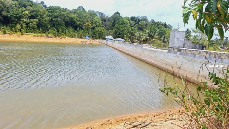 Air Waduk Tinggal 47 Cm, Warga Tanjunguban Terancam Krisis Air Bersih