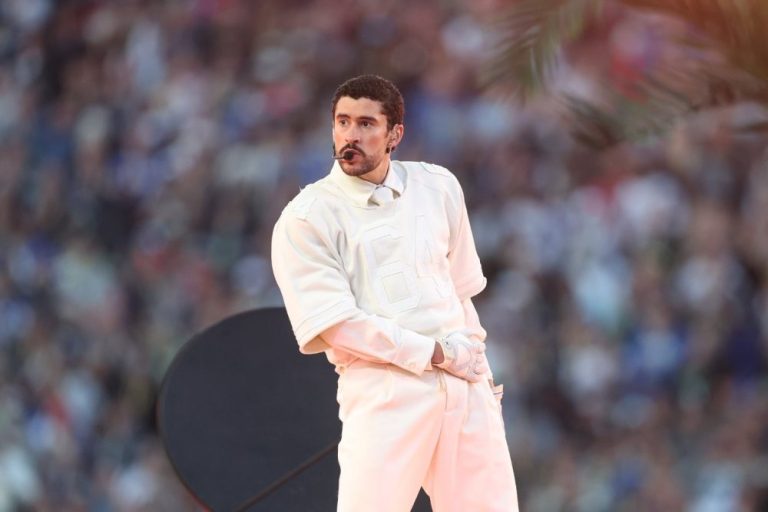 Sejarah Baru! Bad Bunny Kuasai Super Bowl dan Grammy 2026