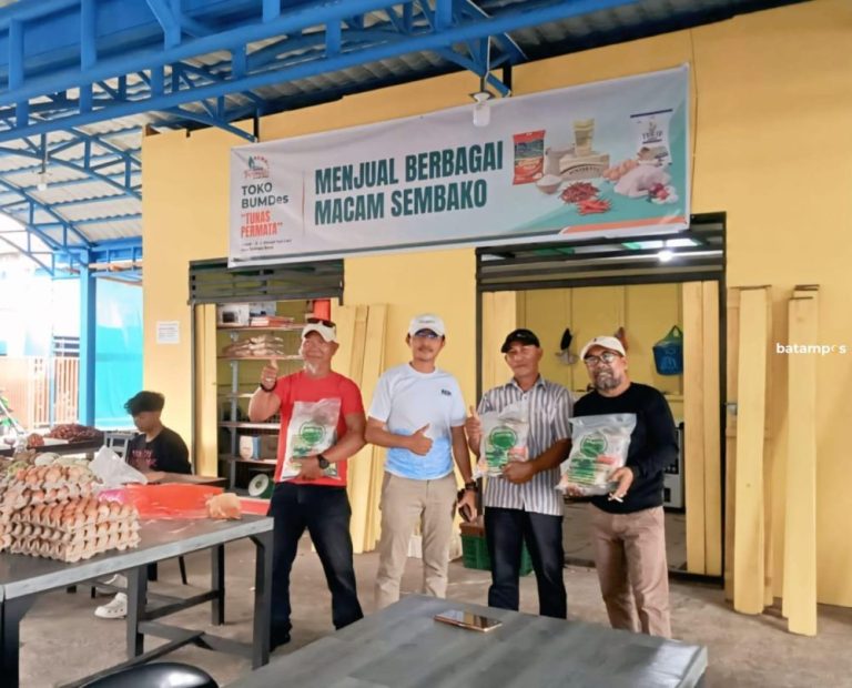 Jelang Ramadan, Jemi Permana Gandeng BUMDes Tarempa Barat Tebar Sembako Gratis