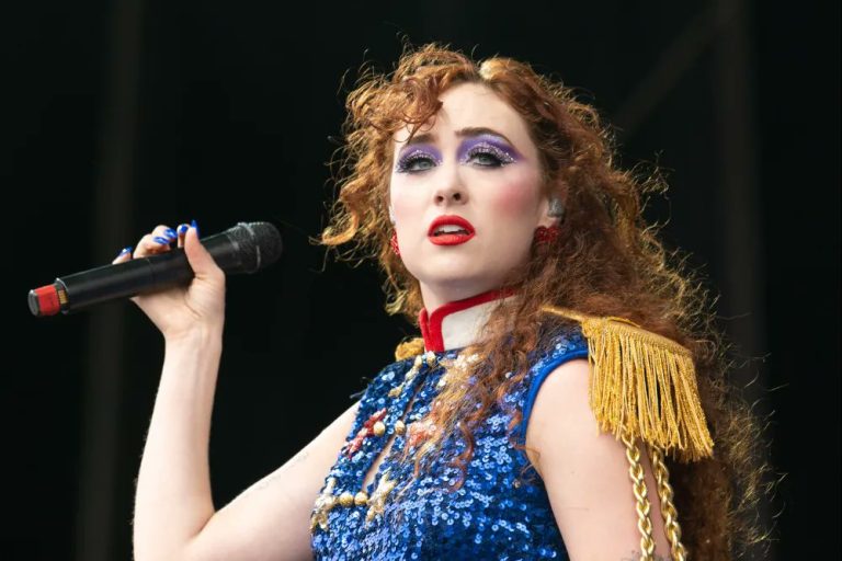 Chappell Roan Tinggalkan Wasserman Music Usai Kontroversi Dokumen Epstein