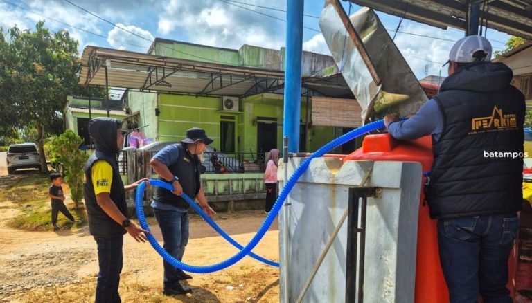 Krisis Air Bersih, Dinas Perkim Bintan Kirim 33.000 Liter ke Kota Baru