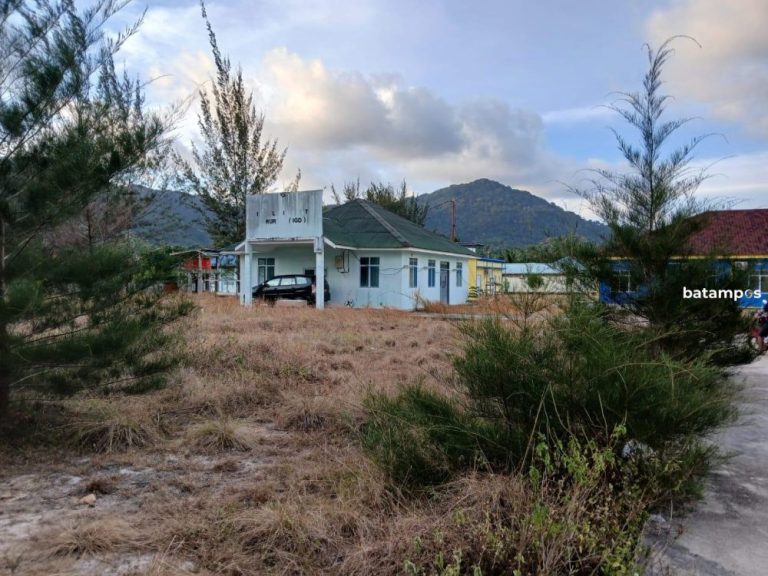 Bangunan Jadi Sejak 2020, IGD RSUD Jemaja Mangkrak dan Halaman Dipenuhi Semak