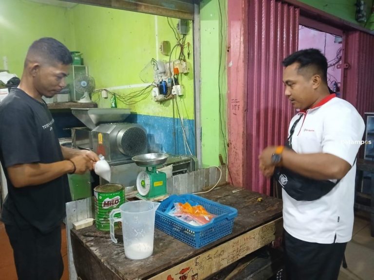 Hari Pertama Puasa, Harga Santan di Tarempa Turun tapi Masih Dianggap Mahal